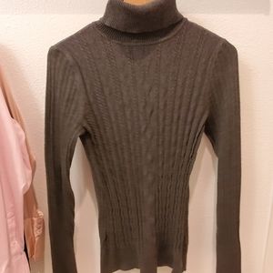 Carolyn taylor turtleneck gray sweater